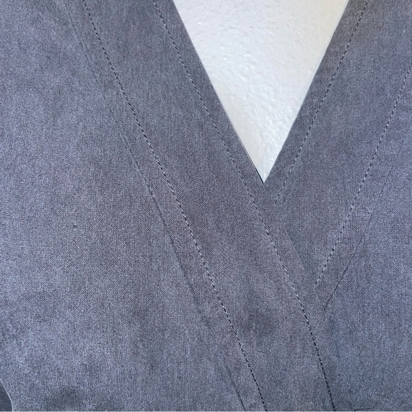 Everlane Blouse Long Sleeve Wrap Top button closure with tie black silk size 4 - Picture 2 of 11